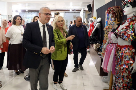 Geri dönüşüm sanatla buluştu: “Engelsiz Dönüşüm Sergisi” açıldı
