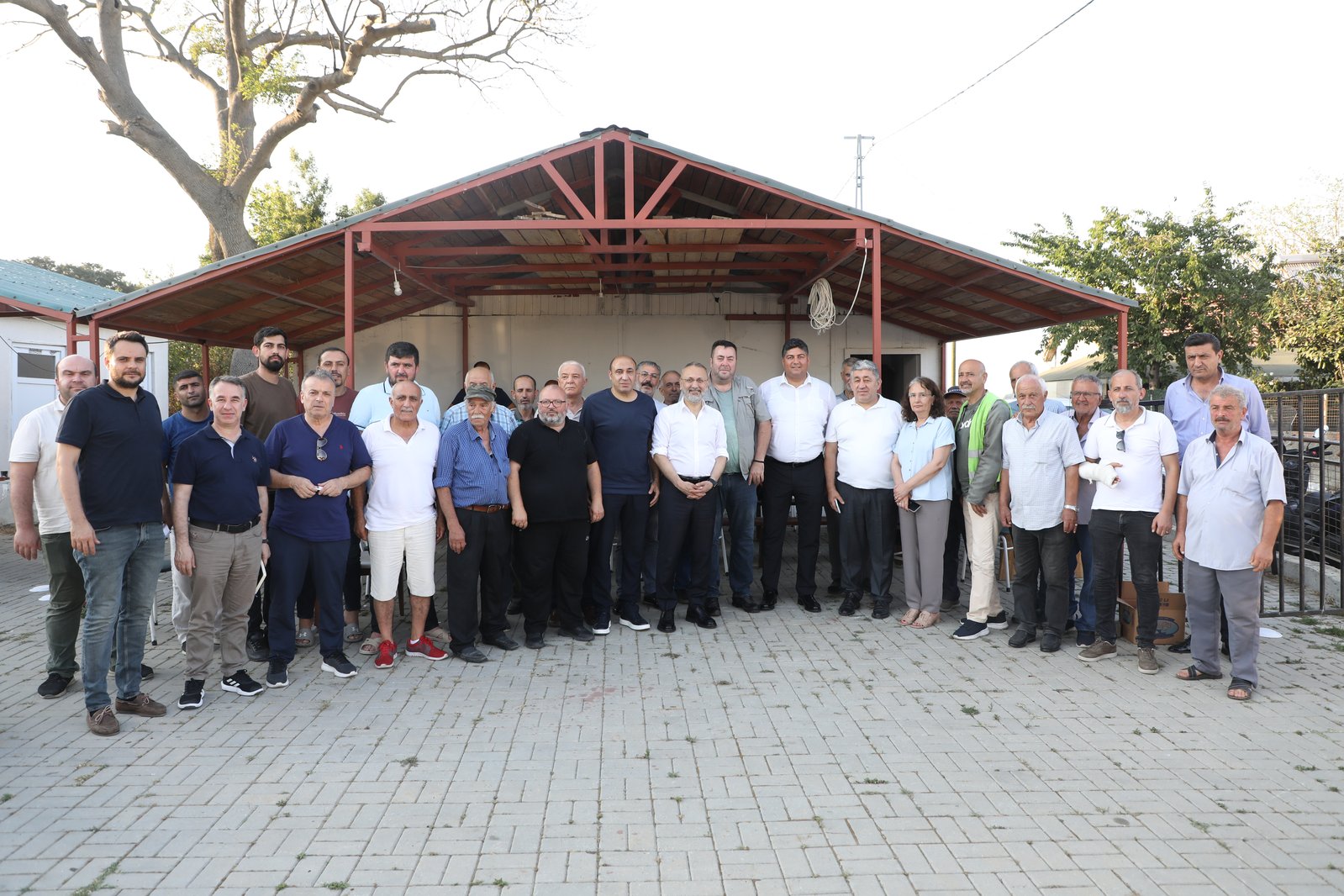Başkan Özmen Eyüpsultan sakinlerini dinliyor Başkan Özmen Eyüpsultan sakinlerini dinliyor