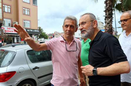 Başkan Özmen, esnaf ve vatandaşın yanında Başkan Özmen, esnaf ve vatandaşın yanında