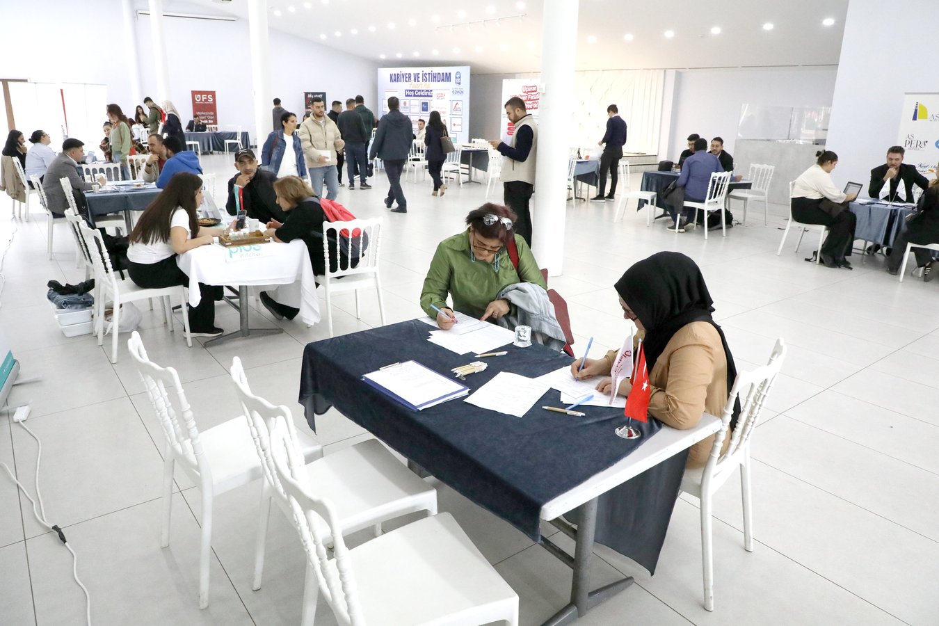 Kariyer ve İstihdam Fuarı yoğun katılımla gerçekleşti Kariyer ve İstihdam Fuarı yoğun katılımla gerçekleşti
