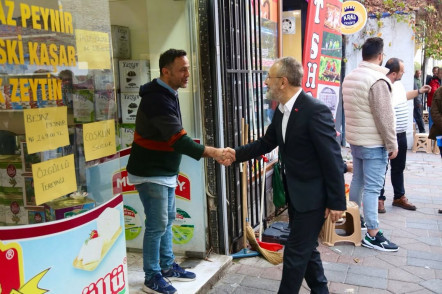 Başkan Özmen, Rami Yeni Mahalle'de esnafla buluştu