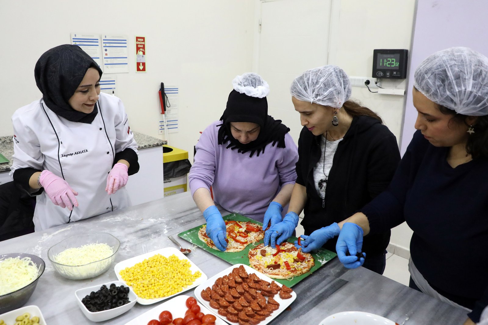 Görme engelli kursiyerler pizza yaptı Görme engelli kursiyerler pizza yaptı