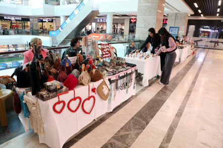 "14 Şubat Sevgi Pazarı" başladı