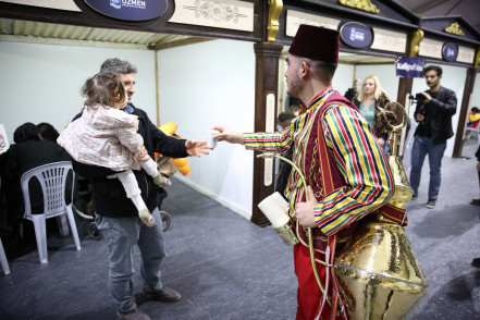 Eyüpsultan'da etkinlik çadırında şerbet ikramı