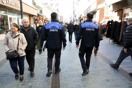 Eyüpsultan'da zabıta ekipleri dilencilere göz açtırmıyor