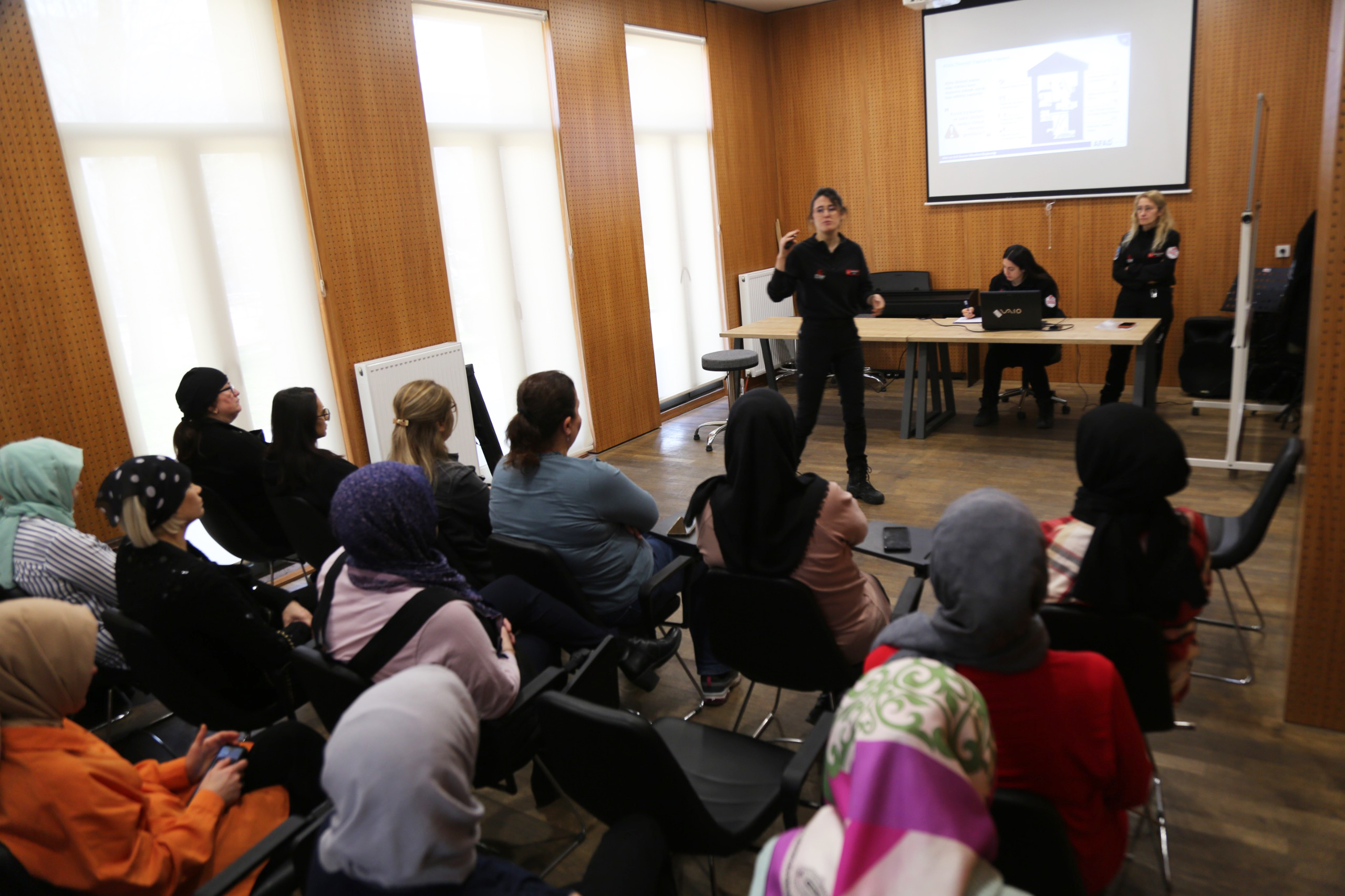 Eyüpsultan Belediyesi'nden 8 Mart'a Özel Afet ve İlkyardım Eğitimi