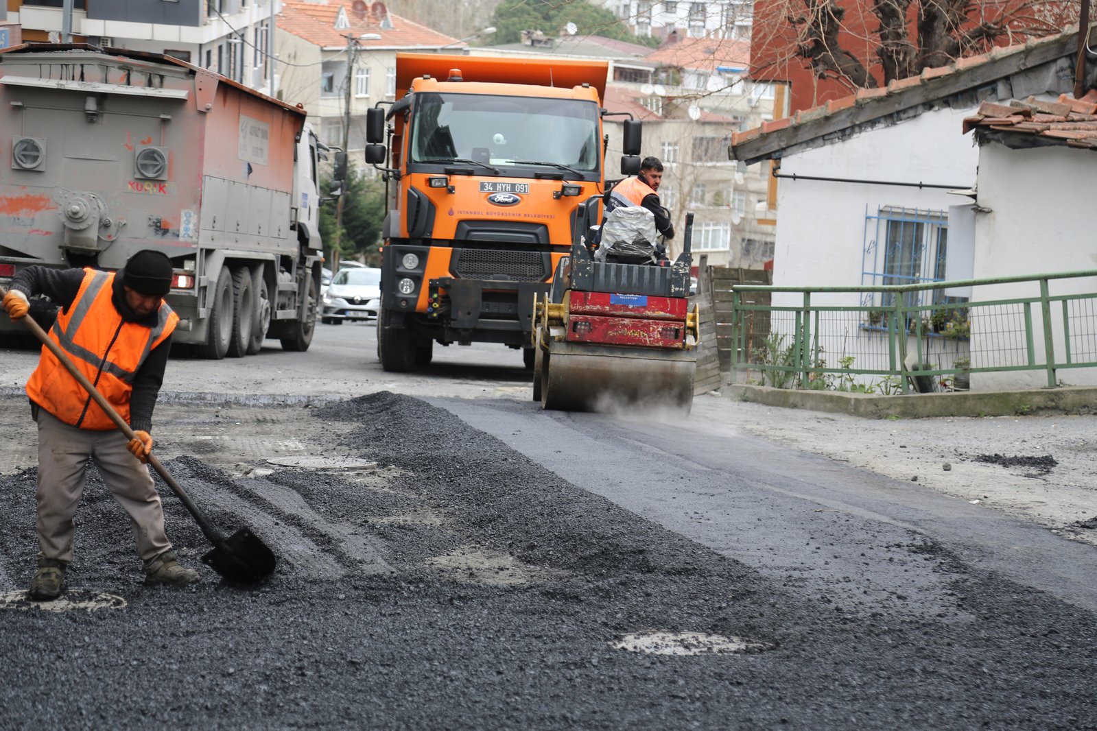 Eyüpsultan'da asfaltlama çalışmaları devam ediyor