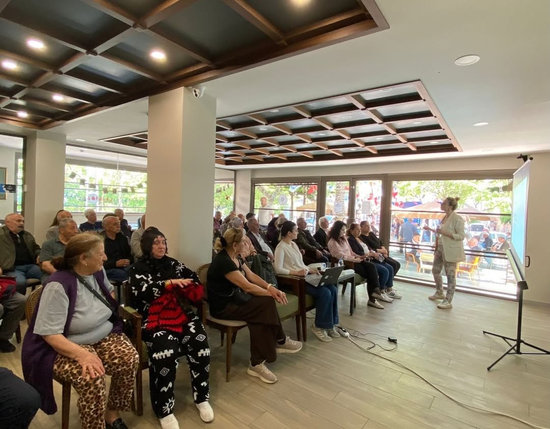 Emekliler Lokali – Hafıza Kafe'de Kanserle Mücadelede Erken Tanının Önemi konuşuldu