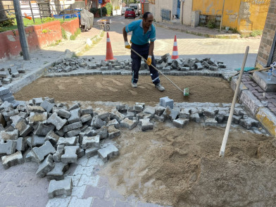 Fen İşleri ekipleri Eyüpsultan'ın dört bir yanında sahada