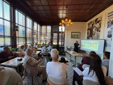 Emekliler Lokali Musiki Kafe'de Sağlıklı Yaş Alma semineri