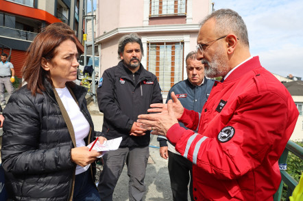 Başkan Özmen, Toprak Kaymasının Meydana Geldiği Bölgede İncelemelerde Bulundu