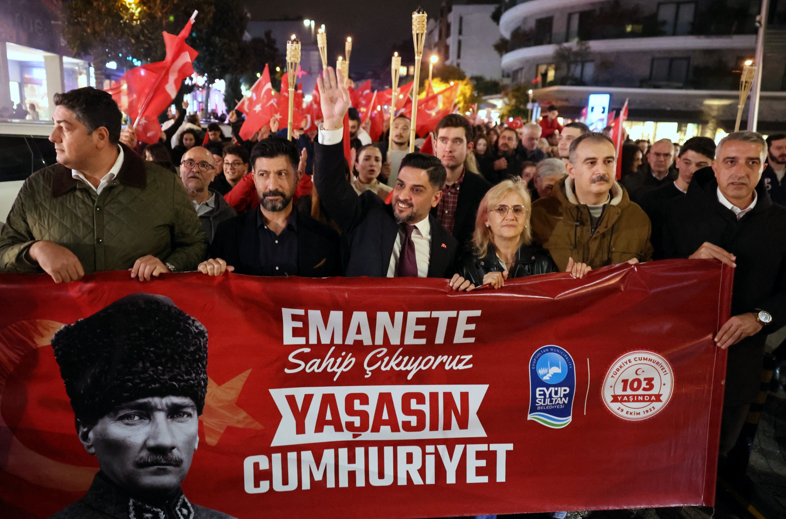 Eyüpsultan'da Cumhuriyet'in 103. Yıl Coşkusu Eyüpsultan'da Cumhuriyet'in 103. Yıl Coşkusu
