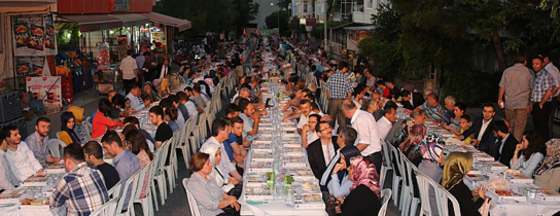 Topçular Mahallesi'nde Açıkhava İftarı... Topçular Mahallesi'nde Açıkhava İftarı...