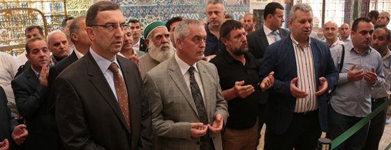 Başkan, Eyüp Sultan Türbesi'ni Ziyaret Etti Başkan, Eyüp Sultan Türbesi'ni Ziyaret Etti