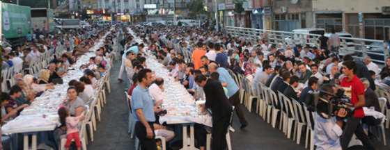 Alibeyköy'de Açıkhava İftarı... Alibeyköy'de Açıkhava İftarı...