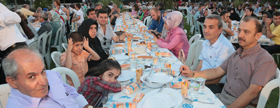 Engelliler Eyüp Sultan İftarında Buluştu... Engelliler Eyüp Sultan İftarında Buluştu...