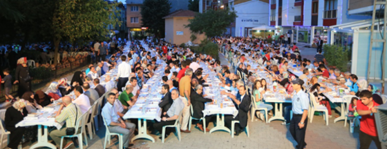 Karadolap Mahallesi'nde Fesleğen Dağıtımı ve Açıkhava İftarı... Karadolap Mahallesi'nde Fesleğen Dağıtımı ve Açıkhava İftarı...