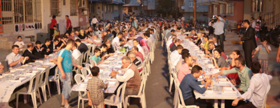 Esentepe'de Fesleğen Dağıtımı ve Açıkhava İftarı... Esentepe'de Fesleğen Dağıtımı ve Açıkhava İftarı...