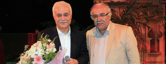 Nihat Hatipoğlu'ndan Eyüp Sultan'da Sohbet Nihat Hatipoğlu'ndan Eyüp Sultan'da Sohbet