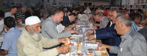 Sivaslılar Eyüp Sultan İftarında Buluştu... Sivaslılar Eyüp Sultan İftarında Buluştu...