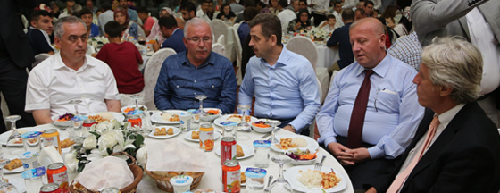 Balkanlar'ın Kanaat Önderleri Onuruna Yemek Balkanlar'ın Kanaat Önderleri Onuruna Yemek