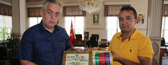Yozgatlılardan Teşekkür Plaketi Yozgatlılardan Teşekkür Plaketi