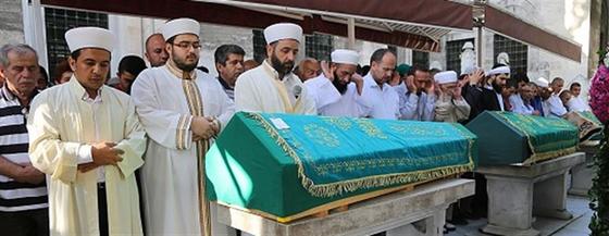 Eyüp Sultan'da Cenaze Töreni Eyüp Sultan'da Cenaze Töreni