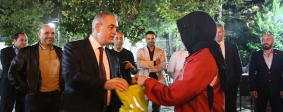 “Şampiyonların Yanındayız” “Şampiyonların Yanındayız”