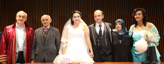 Kirman Ailesinin Mutlu Günü Kirman Ailesinin Mutlu Günü