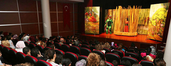 Eyüplü Çocuklar “Parmak Çocuk”la Eğlendi… Eyüplü Çocuklar “Parmak Çocuk”la Eğlendi…