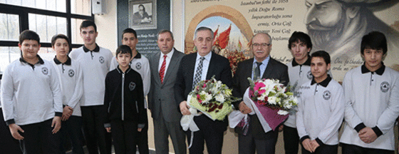 Güzeltepe Anadolu İmam Hatip Lisesi'nde Kahvaltı Güzeltepe Anadolu İmam Hatip Lisesi'nde Kahvaltı