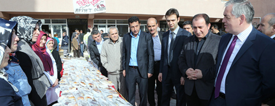 Başkan Aydın'dan Kermese Destek Başkan Aydın'dan Kermese Destek