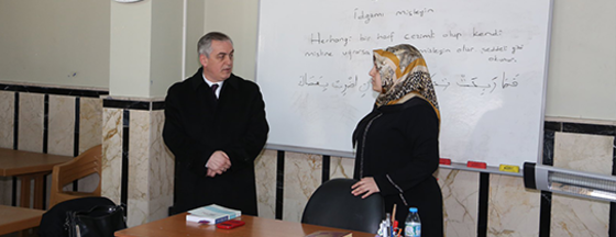 Başkan Aydın'dan Türkçe Mealli Kuran-ı Kerim Hediyesi... Başkan Aydın'dan Türkçe Mealli Kuran-ı Kerim Hediyesi...