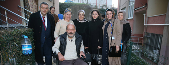 Başkan Aydın Söz Verdi, Eşi Tülay Aydın Teslim Etti Başkan Aydın Söz Verdi, Eşi Tülay Aydın Teslim Etti