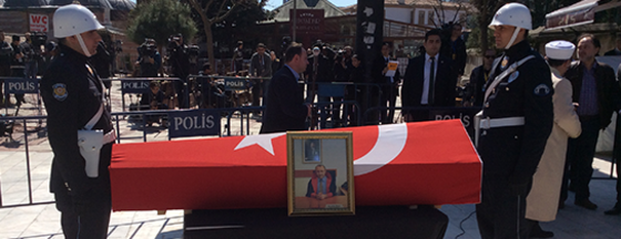 Şehit savcımızı Eyüp'ten dualarla ebediyete uğurladık Şehit savcımızı Eyüp'ten dualarla ebediyete uğurladık