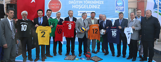 Okullara Spor Malzemesi Desteği Devam Ediyor Okullara Spor Malzemesi Desteği Devam Ediyor