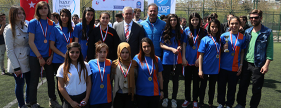 Futbol Turnuvasında Ödüller Sahipleri Buldu Futbol Turnuvasında Ödüller Sahipleri Buldu