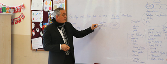 Minik öğrenciden Başkan Aydın'a Anlamlı Hediye Minik öğrenciden Başkan Aydın'a Anlamlı Hediye