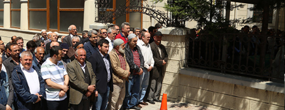 Başkan Aydın, Halis Kayış'ı Cenaze Namazına Katıldı Başkan Aydın, Halis Kayış'ı Cenaze Namazına Katıldı