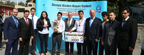 Başkan Aydın'dan Liselilere Maddi Destek Devam Ediyor Başkan Aydın'dan Liselilere Maddi Destek Devam Ediyor