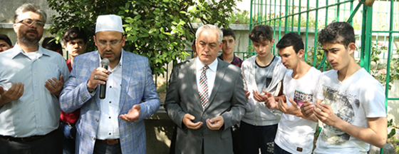 Necip Fazıl Dualarla Yad Edildi Necip Fazıl Dualarla Yad Edildi