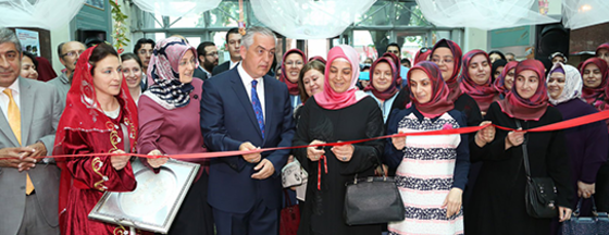 Eyüplü Kadınları El Emeği Göz Nuru Elişleri Sergileniyor Eyüplü Kadınları El Emeği Göz Nuru Elişleri Sergileniyor