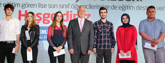 780 Lise Son sınıf Öğrencisi Eğitim Desteklerini Aldı 780 Lise Son sınıf Öğrencisi Eğitim Desteklerini Aldı