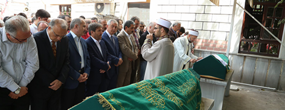 Başkan Aydın, Kemerburgaz'da Cenaze Namazına Katıldı Başkan Aydın, Kemerburgaz'da Cenaze Namazına Katıldı