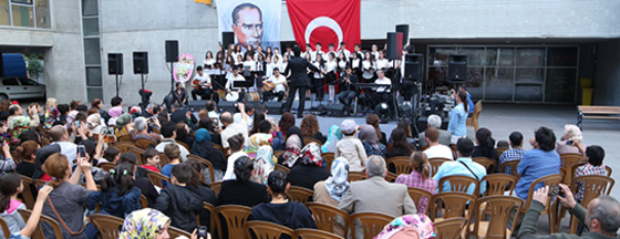 Mehmet Akif Ersoy İlkokulu Öğrencilerinden Muhteşem Konser Mehmet Akif Ersoy İlkokulu Öğrencilerinden Muhteşem Konser