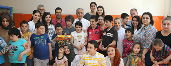 Özel Çocuklar Hediyelerle Mutlu Oldu Özel Çocuklar Hediyelerle Mutlu Oldu