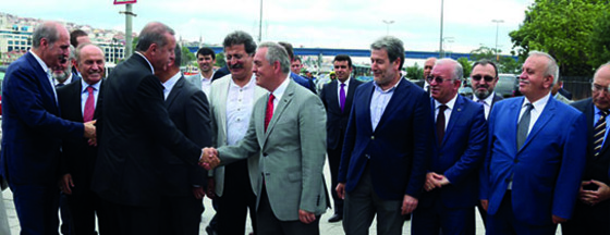 Eyüp Sultan Türbesi Dualarla Açıldı Eyüp Sultan Türbesi Dualarla Açıldı