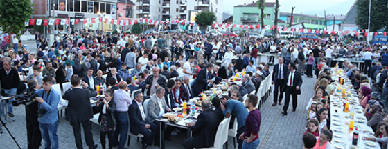 Eyüp Sultan'dan Üsküp'e iftar, Uygur'a Dua Eyüp Sultan'dan Üsküp'e iftar, Uygur'a Dua