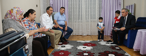 Başkan Aydın'dan Duygulandıran Ziyaret Başkan Aydın'dan Duygulandıran Ziyaret