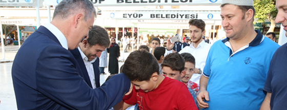 Başkan Aydın Eyüp Sultan'da Vatandaşlarla Bayramlaştı Başkan Aydın Eyüp Sultan'da Vatandaşlarla Bayramlaştı